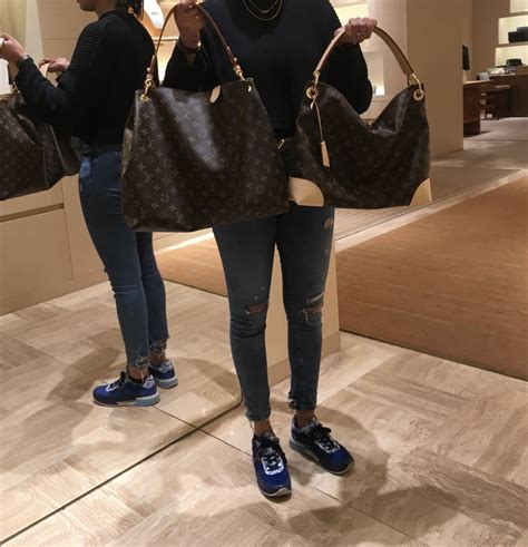 louis vuitton twist pm vs mm|lv graceful mm vs pm.